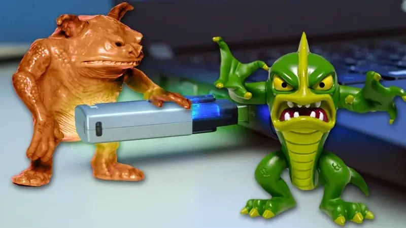 Example of some gremlins infecting a USB drive